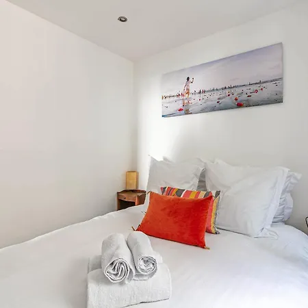 住宿加早餐酒店 Rooftop Views Cosy 2 Bedroom 巴黎