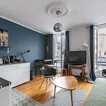 Bed & Breakfast Rooftop Views Cosy 2 Bedroom Paris