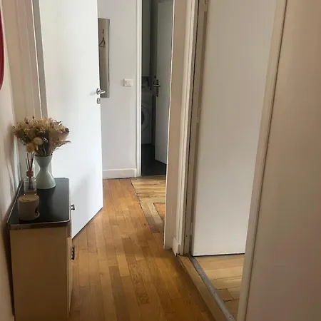Trendy Flat 2 Bedroom With Rooftop Views *