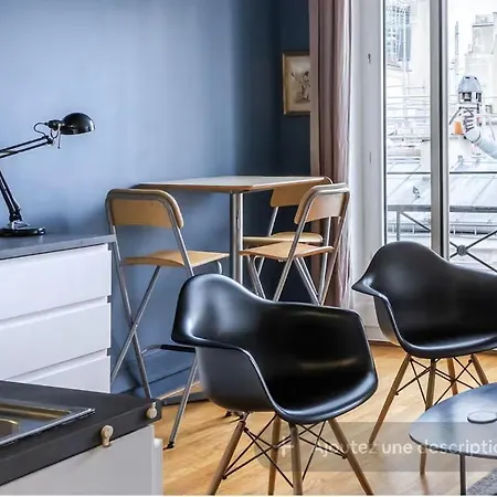 Trendy Flat 2 Bedroom With Rooftop Views Bed & Breakfast