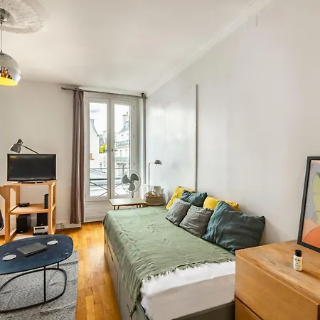Trendy Flat 2 Bedroom With Rooftop Views Paris