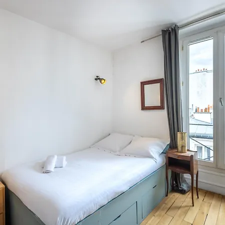 Trendy Flat 2 Bedroom With Rooftop Views Couette-café