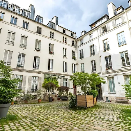 Trendy Flat 2 Bedroom With Rooftop Views Bed & Breakfast *