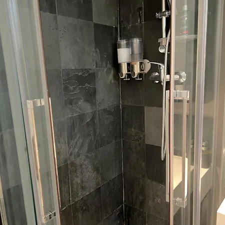 Bed & Breakfast Trendy Flat 2 Bedroom With Rooftop Views