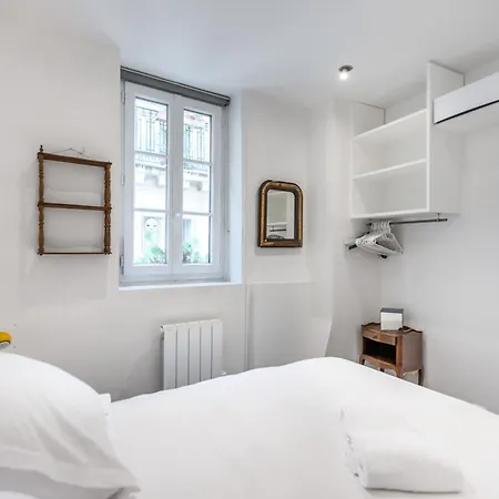 Trendy Flat 2 Bedroom With Rooftop Views * Paris