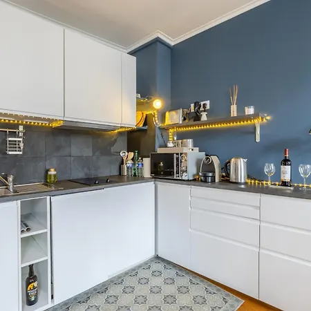 Trendy Flat 2 Bedroom With Rooftop Views Couette-café