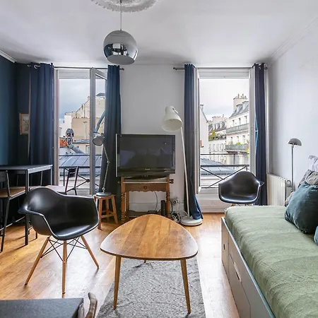 Trendy Flat 2 Bedroom With Rooftop Views 4*