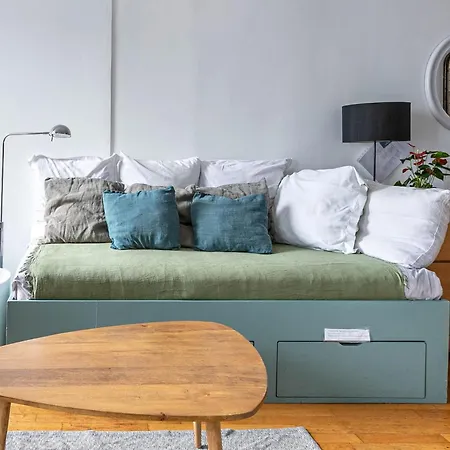 Trendy Flat 2 Bedroom With Rooftop Views Bed & Breakfast 4*