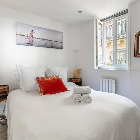 Trendy Flat 2 Bedroom With Rooftop Views Bed & Breakfast Parigi