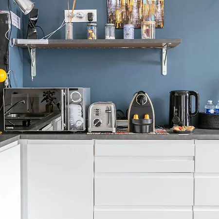 Trendy Flat 2 Bedroom With Rooftop Views Parigi