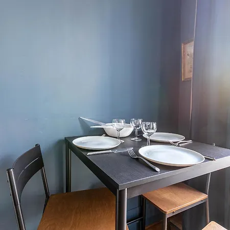 Trendy Flat 2 Bedroom With Rooftop Views Bed & Breakfast