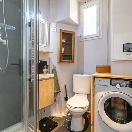 Trendy Flat 2 Bedroom With Rooftop Views Bed & Breakfast Parigi