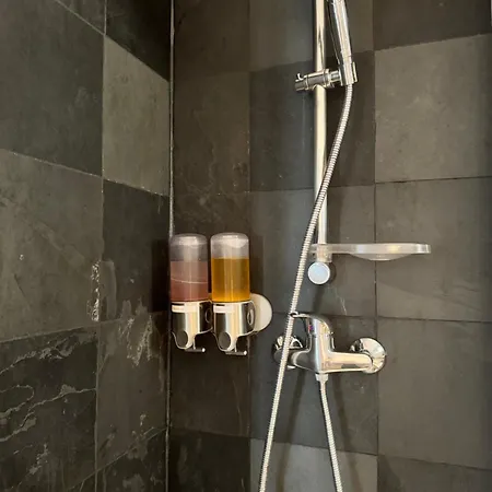 Trendy Flat 2 Bedroom With Rooftop Views