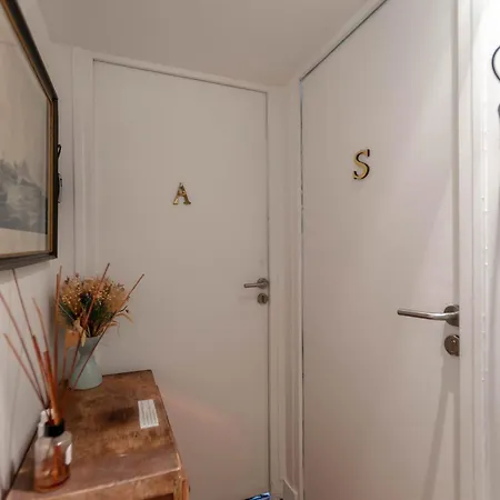 Trendy Flat 2 Bedroom With Rooftop Views