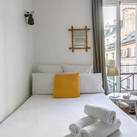 Trendy Flat 2 Bedroom With Rooftop Views Bed & Breakfast Parigi