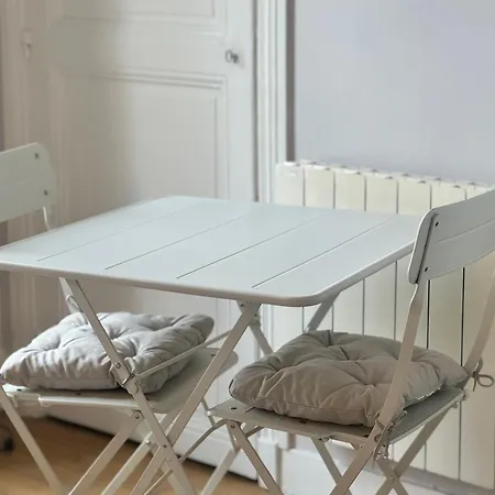 Trendy Flat 2 Bedroom With Rooftop Views