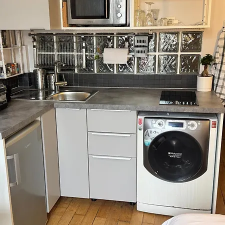 Trendy Flat 2 Bedroom With Rooftop Views Bed & Breakfast 4*