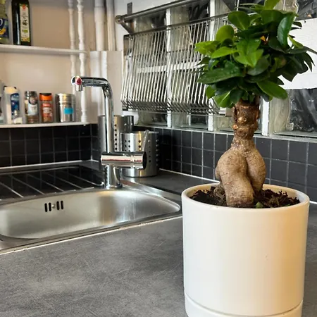 Trendy Flat 2 Bedroom With Rooftop Views 4* Parigi