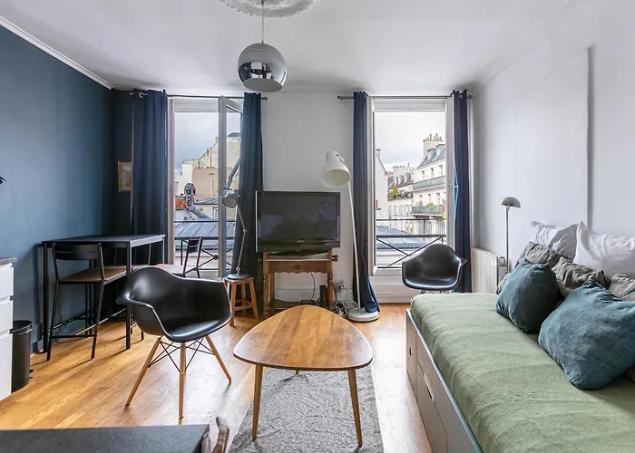 Rooftop Views Cosy 2 Bedroom 4*