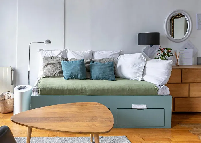 Rooftop Views Cosy 2 Bedroom B&B 4*