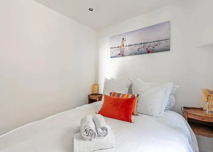 B&B Rooftop Views Cosy 2 Bedroom 파리