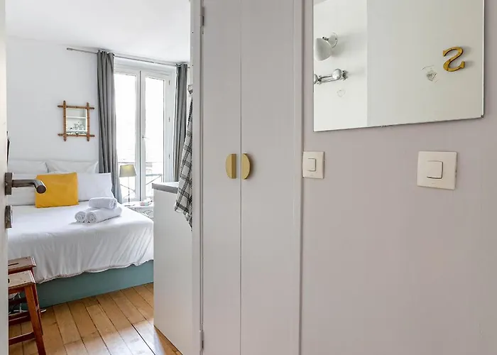 Rooftop Views Cosy 2 Bedroom 4*