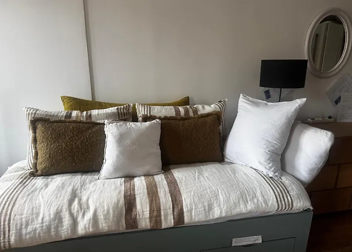 Rooftop Views Cosy 2 Bedroom B&B 4*