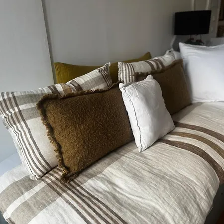 Bed & Breakfast Rooftop Views Cosy 2 Bedroom